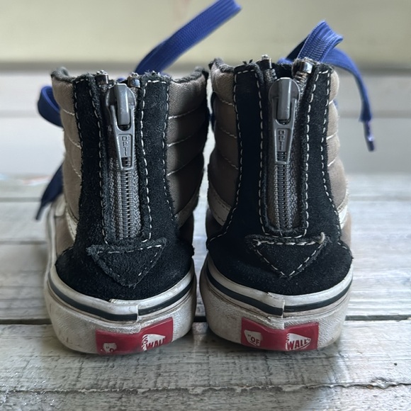 Vans Old Skool hi-tops. Kids size 11.5 (4-5 year old). Used for a short time. - Picture 4 of 7